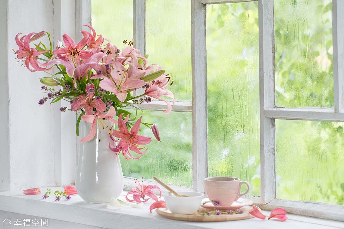 Flowers and Feng Shui: Enhancing Your Home's Energy with Floral Arrangements