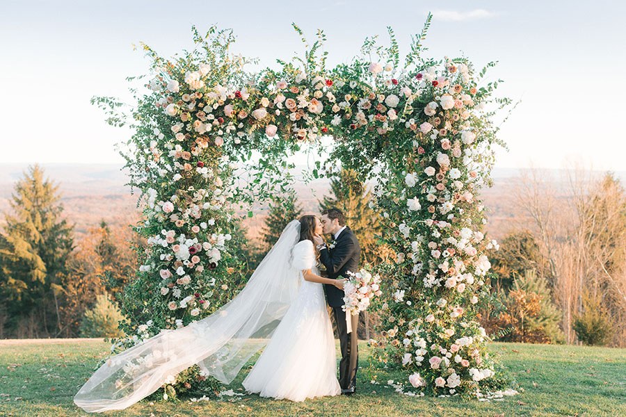 A Guide to Wedding Anniversary Flowers for Different Milestone Years