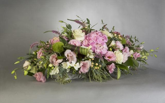 Real Florist. Real Flowers. Melbourne Online Delivery. Same Day | Pastel Talk of the Table